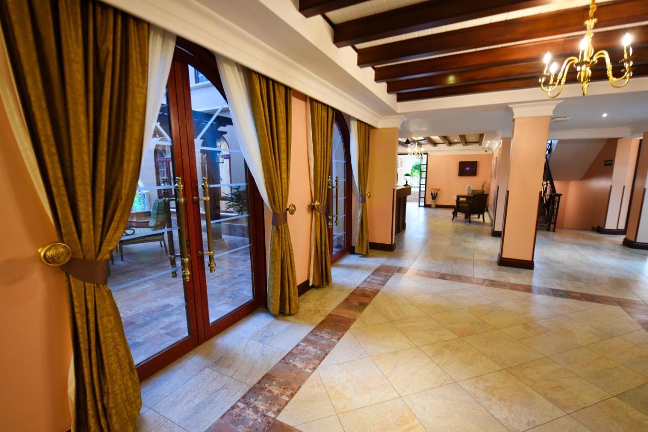 Casa Solada Hotel Kampala Buitenkant foto